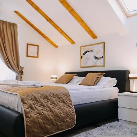 Aparthotel Prima Lux & Studio 3*